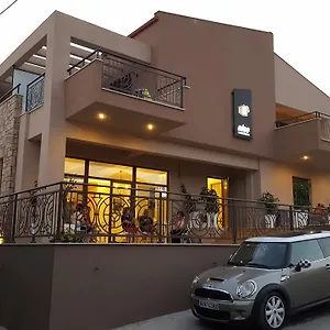 Hotel Aloe, Amolianí